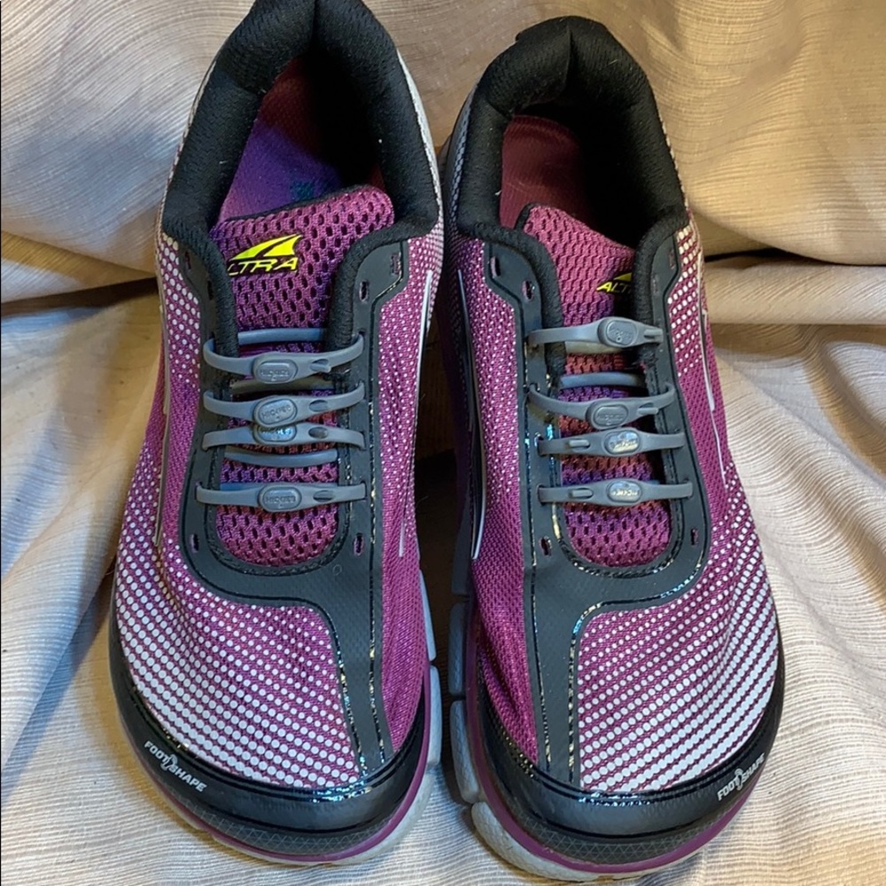 Torini sneakers EUC worn twice, almost new, light